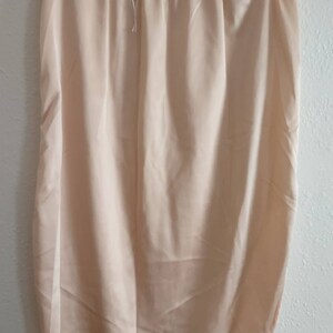 Vintage women&#39;s pink half slip