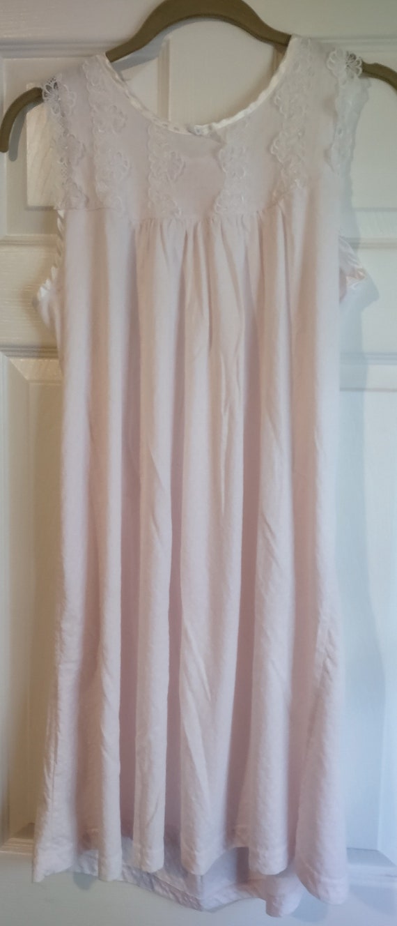 Of The Moment vintage ladies light pink nightgown/