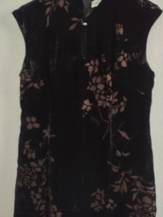 Woman's black velvet gown with brown leaf pattern… - image 2
