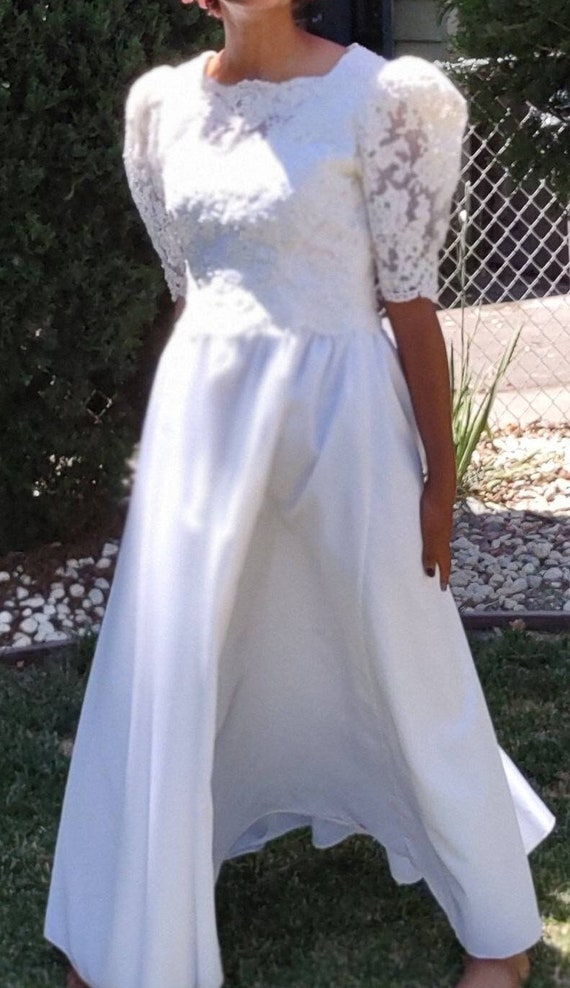 Wedding dress/gown white lace and taffeta vintage 