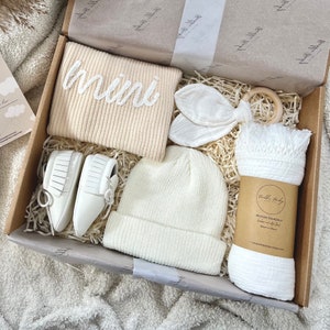 Baby Gift Box, Personalized Gift, Gender Neutral Baby Gift Set, Baby Shower Gift Box, Newborn Gift, Baby Boy/Girl Gift, Welcome image 1