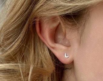 Maanstekker -stekers -kleine oorbellen-gouden statement-stekers-maan-minimastic studs-massief sterling 925 zilver-cadeau-sierlijke sieraden-waterdicht-EAR7