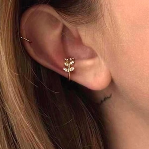 Gold Leaf Ear Cuff-Gold Cuff-Non Pierced Ear Cuff-Fake Piercings-Ear Cuff-Leaf Ear Earrings-Cuff Earrings Gold-Gift For Her-Minimalistic