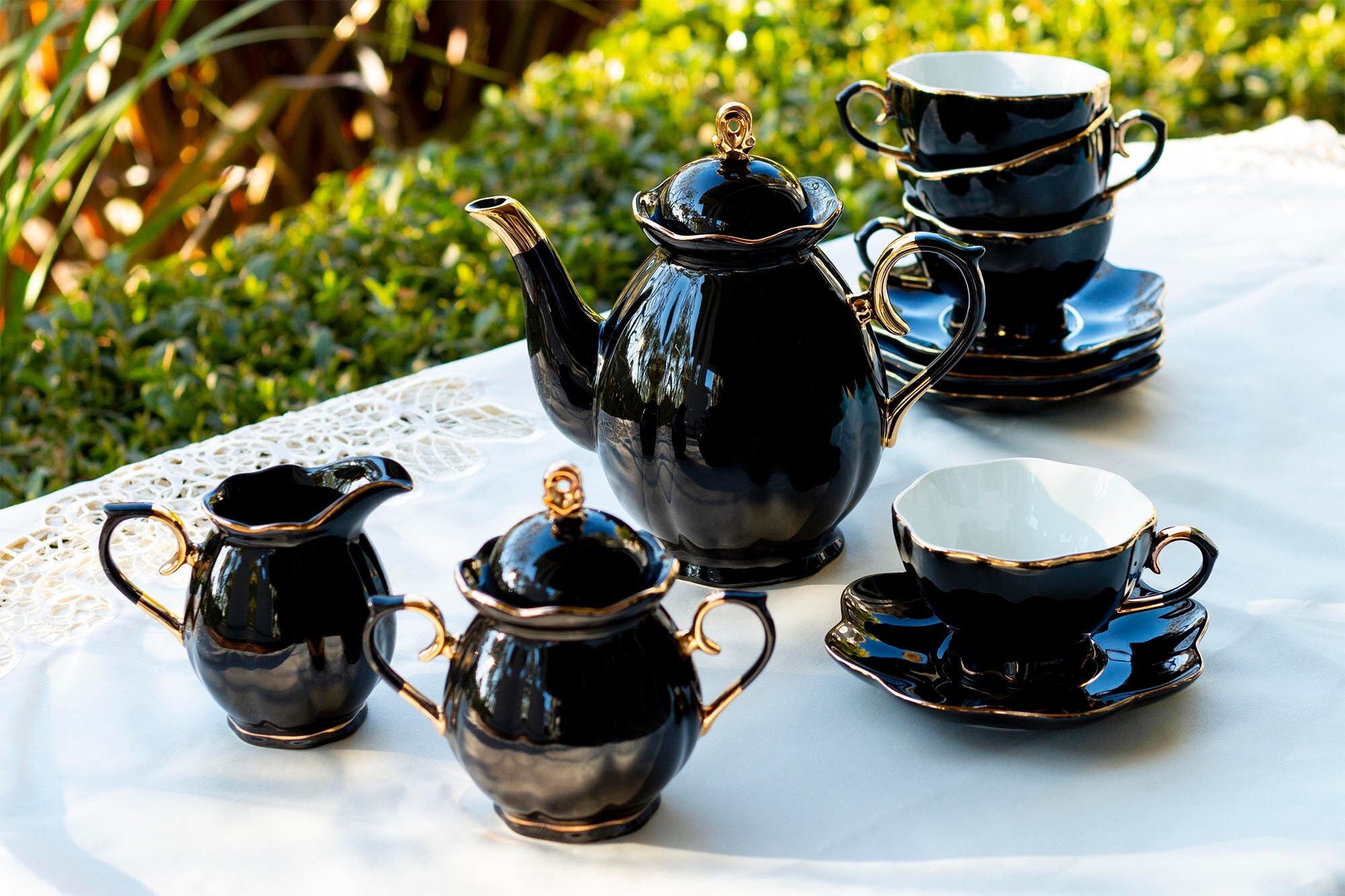 Black Gold Scallop Fine Porcelain 11-piece Tea Set, 1 Teapot, 1