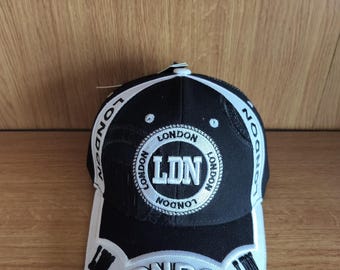 LDN Schwarz Weiße London Baseballkappe