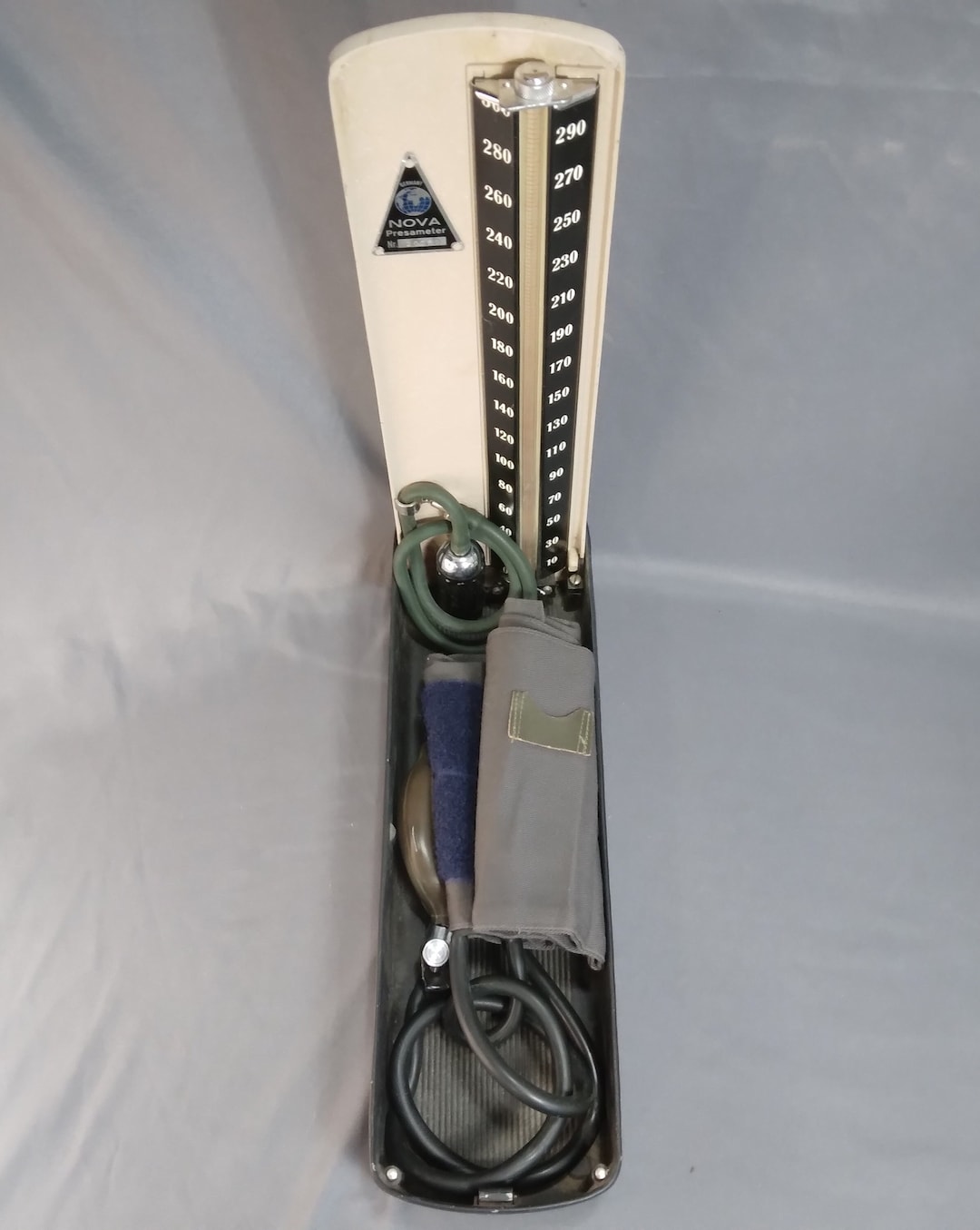 Nova Presmeter Sphygmomanometer, Germany No. 20269 Vintage Blood