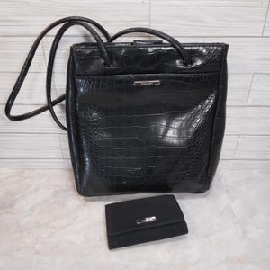 Cartera con asa superior y billetera de piel sintética de cocodrilo o caimán de color negro de Nine West GUC