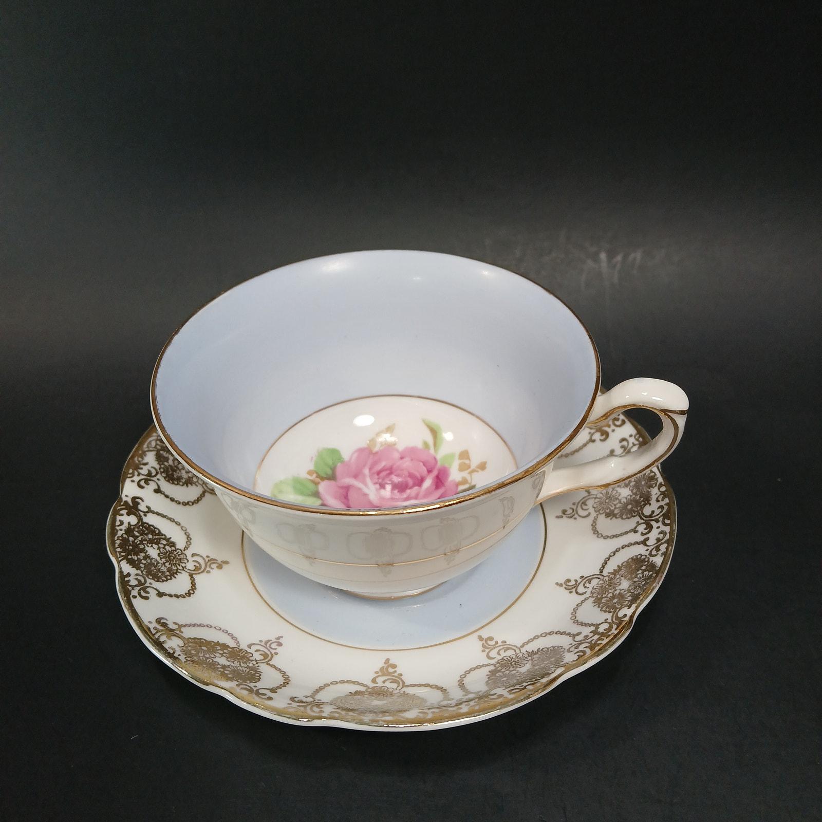Ensemble tasse à thé et soucoupe Taylor & Kent Pink Rose vintage, bracelet bleu bébé, bordures en or 22 carats, ? Ne correspond pas ?