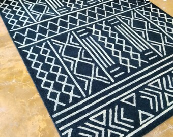 Hand-Tufted Wool Area Rug, Black and White Geometric Design