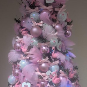 Christmas Tree Decorated - Table Top Fully Decorated Tree- With Flamingos Pink And White Theme - White Multi Function Led Lights With Remote