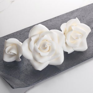 White Rose Sugar Flower Cake Toppers | Gum Paste Flowers for Cake Decorating Wedding Cakes, Birthday Cake, and Anniversary Cakes