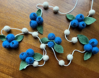 Blueberry felt garland: My berry first Birthday!
