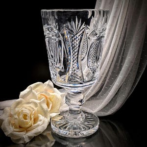 Rare Vintage Connemara Celtic Crystal Mise Eire 9-Inch Footed Vase