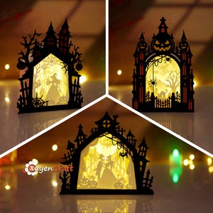 Può includere: Tre scatole luminose in carta nera ritagliata con scene di Halloween. Una mostra una strega, un'altra un castello con una zucca e un gatto, e la terza una coppia in un cimitero. Ogni struttura è illuminata dall'interno con luce calda.