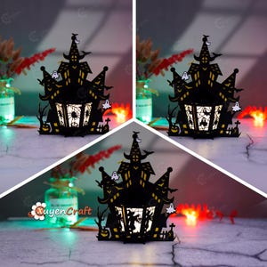 Op de afbeelding: Een zwart silhouet van een spookhuis met een verlicht raam, vleermuizen, geesten en een spinnenweb. Het huis is een Halloween-decoratie en is gemaakt van papier.