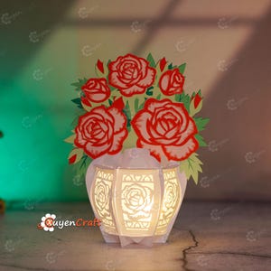 Rozenvaaslantaarn pdf, SVG, studiosjablonen - DIY bloemenlantaarn voor Moederdagcadeaus, papieren lantaarns ornamenten - papier snijden svg