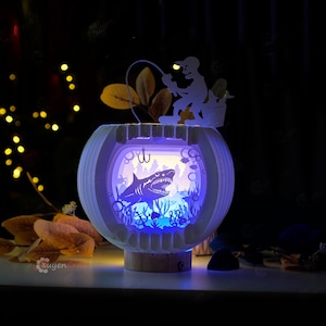 Haai Visser SVG Cricut, Cameo4 Sjabloon Het creëren van Shark Aquarium Sphere Pop Up, Shark Shadow Box, 3D Papier Cut Light Box, Globe Popup