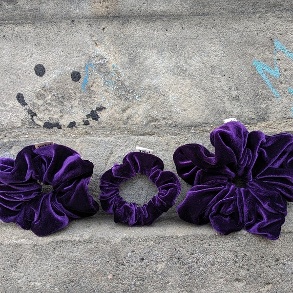 Violett Samt Scrunchie