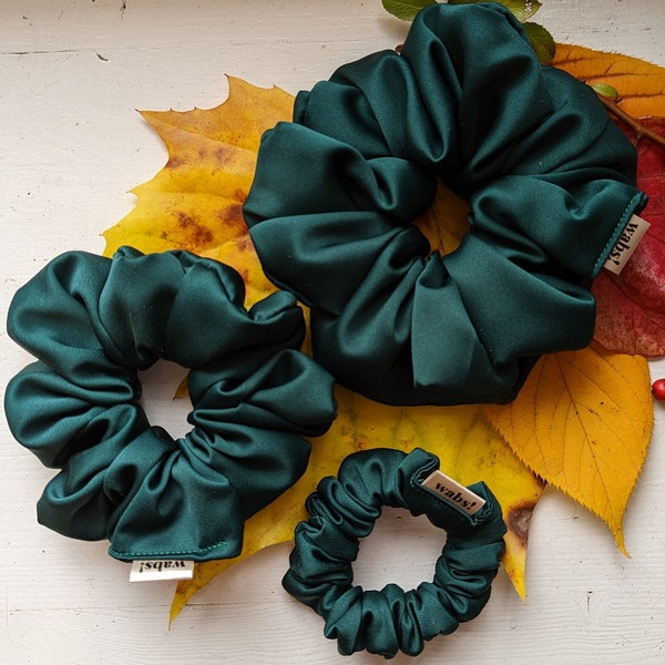 Waldgrün Satin Scrunchie