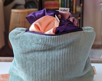 Cosmetic Scrunchie bag in Corduroy | L20 x H15 x W3cm