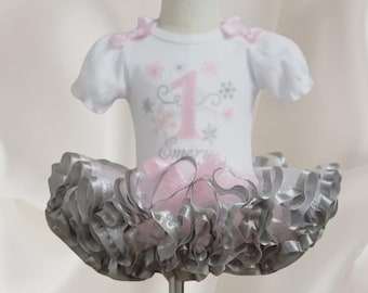 Snowflake First Birthday Outfit, Winter Onederland 1st Birthday Outfit, Silver Snowflake One Birthday Shirt, Blue Skirt, Bummies, Hair Bow