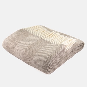 100% sheep wool blanket in beige. Amazing grey wool plaid. High quality wool sofa throw in beige. Cozy natural bed blanket in grey