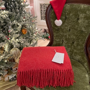 100% sheep wool blanket in Xmas green. Warm mustard wool plaid. High quality wool sofa throw in burgundy. Cozy natural bed blanket in beige