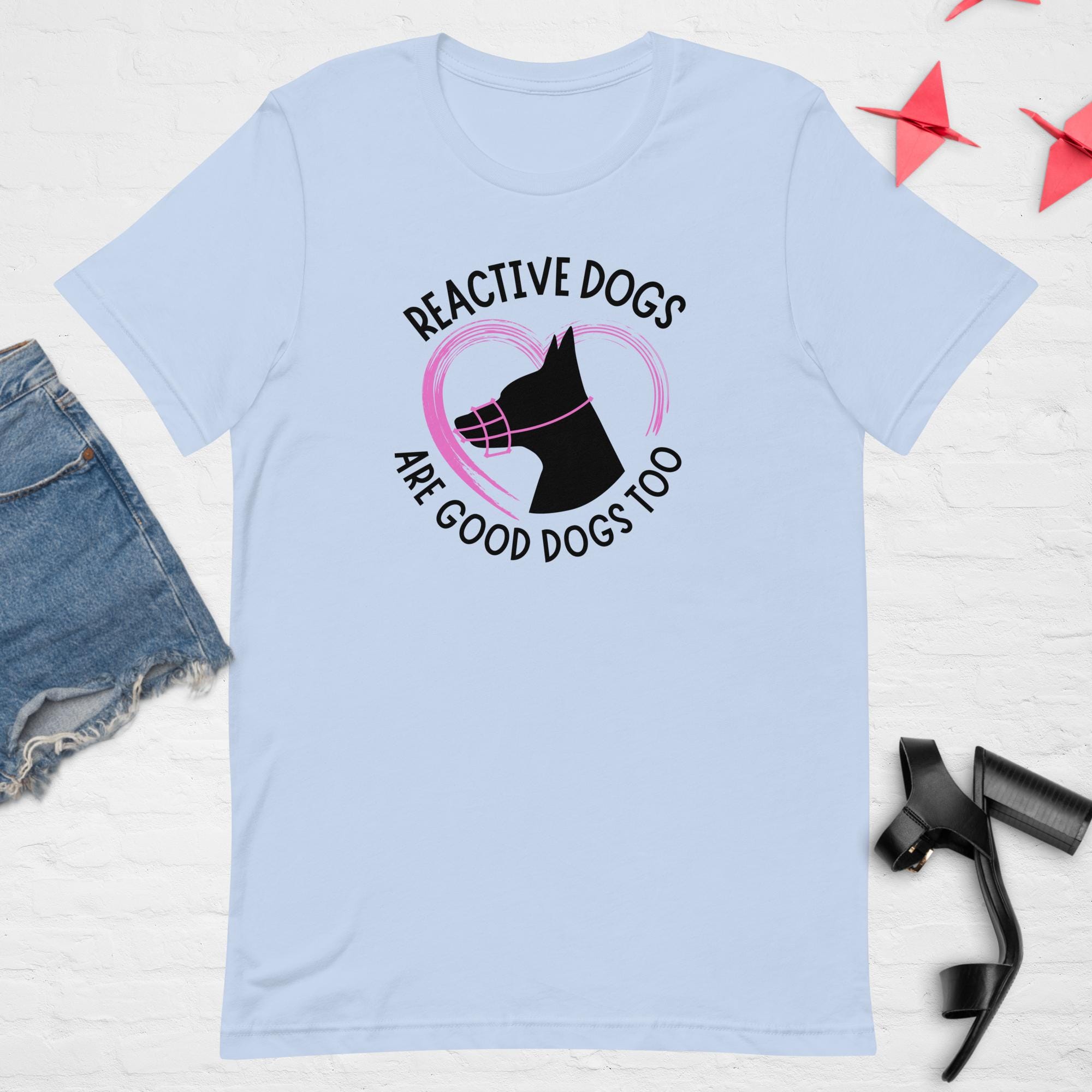 T-shirt Femme Dean Russo 'In A Perfect World Every Dog Has A Home' - Tailles Small à 3XL, 100% Coton - Neuf Sans étiquette