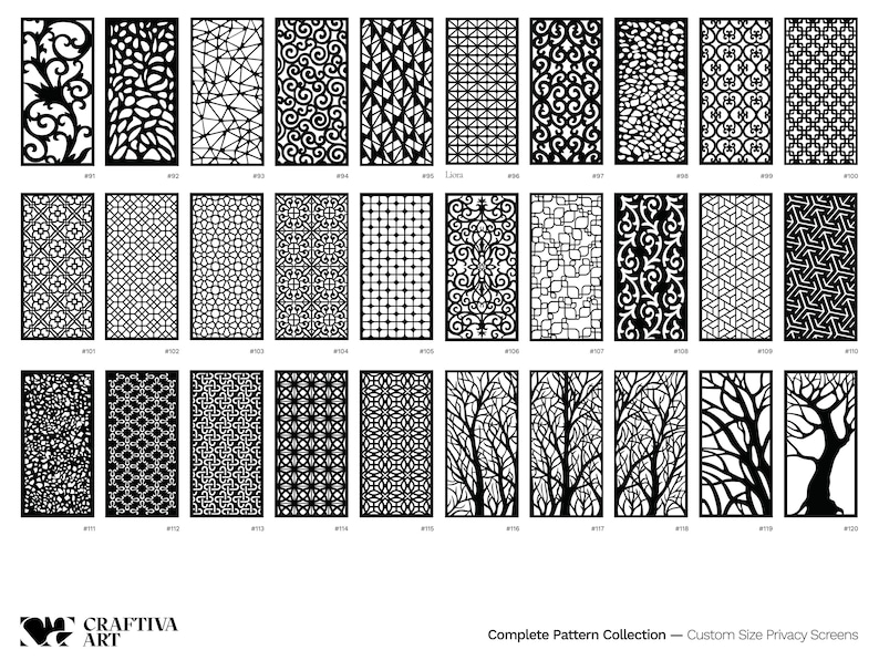 Pu&ograve; includere: Una collezione di pannelli per la privacy neri tagliati al laser con vari motivi decorativi. I disegni includono forme geometriche, motivi floreali e sagome di alberi. Gli schermi sono rettangolari e visualizzati su sfondo bianco. Il testo recita "Complete Pattern Collection - Custom Size Privacy Screens".