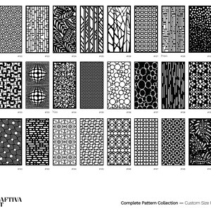 Pu&ograve; includere: Una collezione di schermi per la privacy in bianco e nero con vari motivi geometrici e organici. Gli schermi rettangolari presentano disegni come cerchi, linee e motivi floreali. Il testo recita "Complete Pattern Collection - Custom Size Privacy Screens".