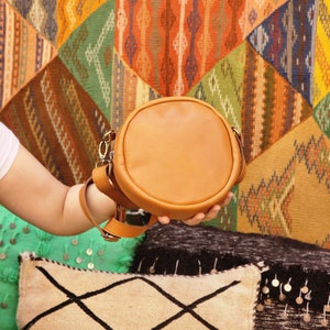 Handcrafted Traditional Women&#39;s Brown Leather Shoulder Bag from Morocco