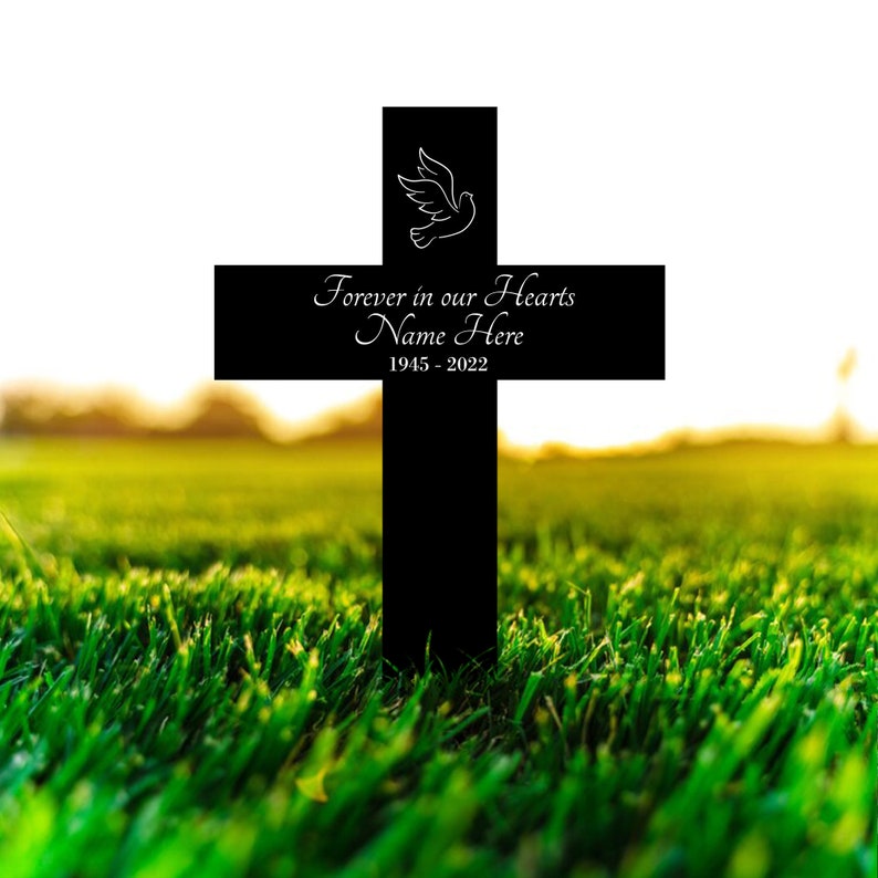 Personalized Memorial Cross Metal, Forever in Our Hearts, Loss of Loved One Condolence Gift, Custom Grave Marker, Custom Memorial Stake Bild 3