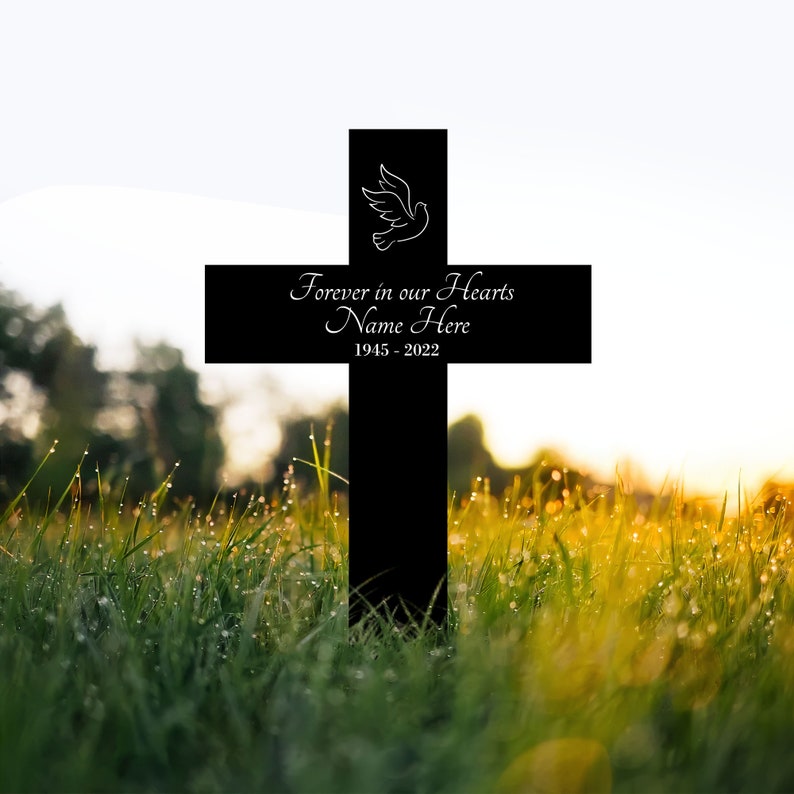 Personalized Memorial Cross Metal, Forever in Our Hearts, Loss of Loved One Condolence Gift, Custom Grave Marker, Custom Memorial Stake Bild 4