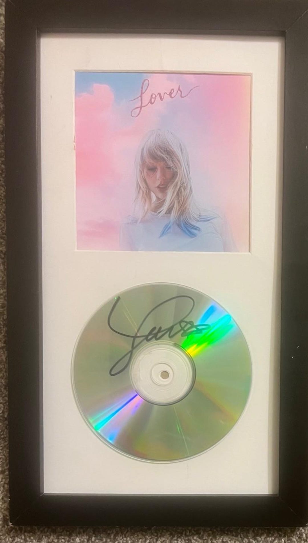 額装 taylor swiftサイン入りCD テイラー・スウィフト サイン入り額入りCD（カバー写真付き）13x7