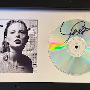 CD autografado e emoldurado da Taylor Swift com foto da capa (13x7) - Reputação
