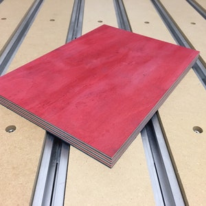 VIVID 11Ply (Rot-Weiß-Blau-Natur) gefärbtes baltisches Birkenlaminat-Sperrholz (26 x 18 x 18 mm).