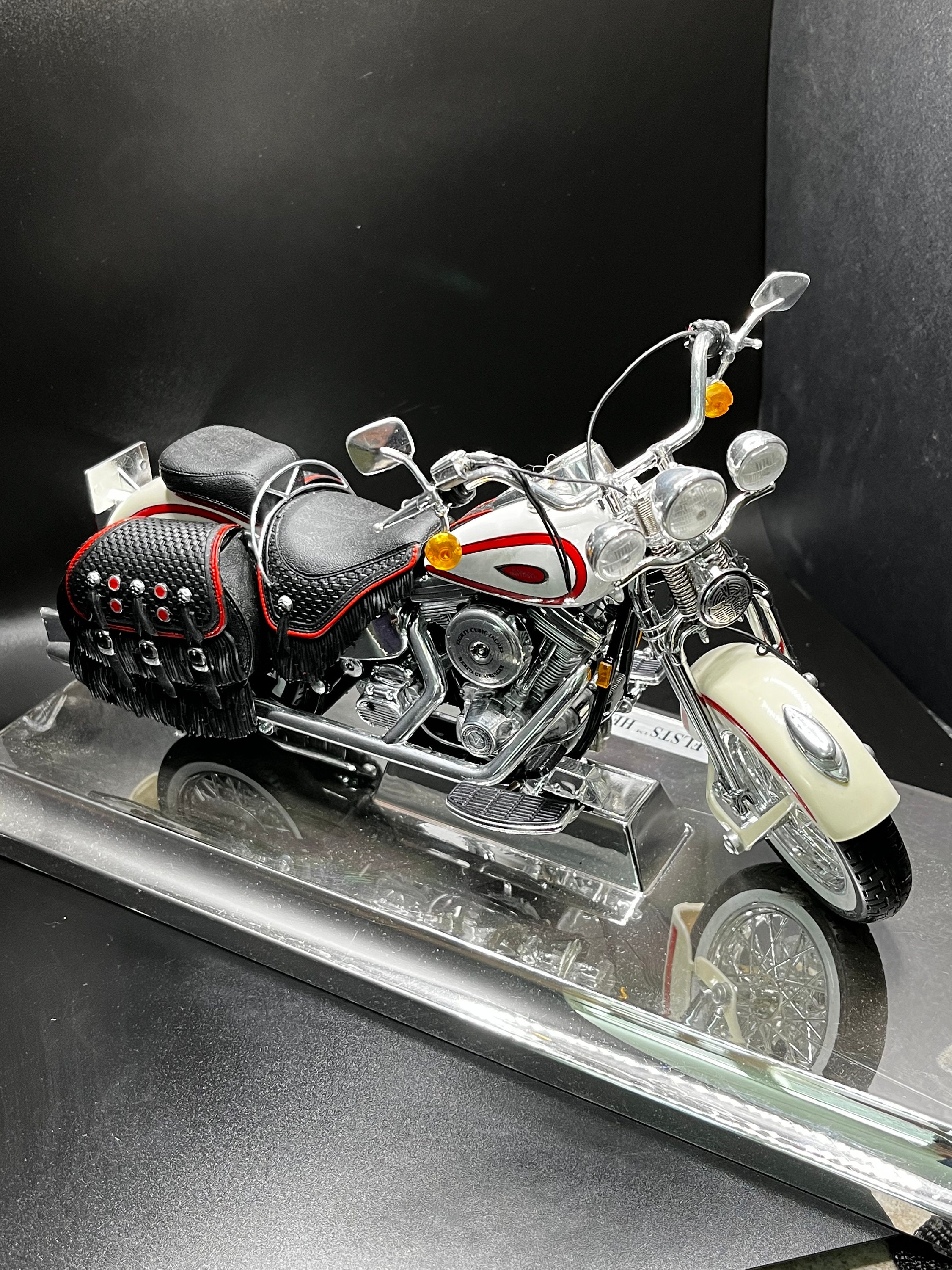 Miniature Moto Maisto Harley-Davidson FLSTS HERITAGE SPRINGER 1:18 - IXTEM  MOTO