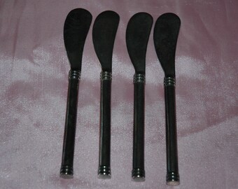 Set of 4 Vintage Butter Knives, Cheese Spreaders in Silver Plate