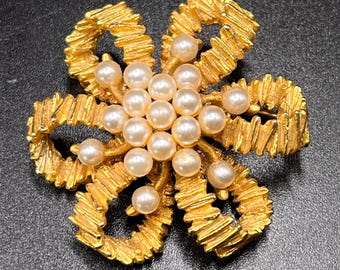 Vintage Lisner Pearl Brooch, Very Rare and Highly Collectible!