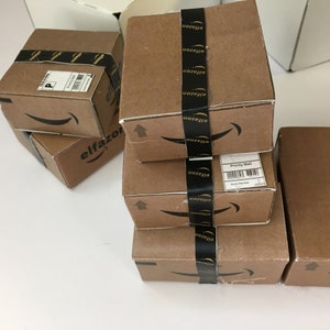 Cajas Elfazon del tamaño de un elfo navideño Amazon Idea de utilería de ...