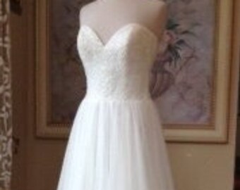 Wedding Dress / Bridal Gown / A-line / English net / Soft stretching tulle / Ivory Lace