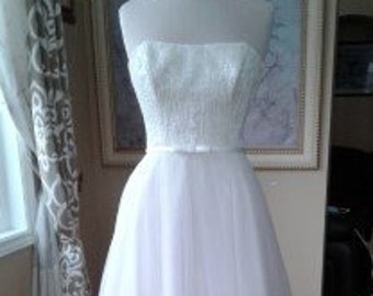 Vintage Kurzes Brautkleid: Ivory Tüll, Perlen, A-Linie (Größe 46)
