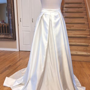 Bridal Skirt / Satin / Pockets / Ivory Skirt / Satin Skirt /Train / Minimalist Wedding skirt / Made to order as per customer measurements