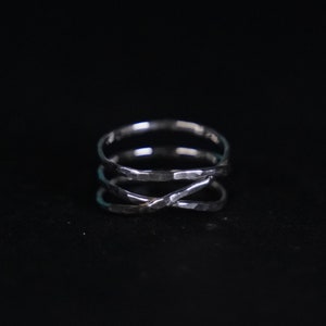 Dünner gehämmerter dreifach 925 Silberring, Sterling Silber, simple Ring, Hammerschlag Optik, Stapel Ring Bild 4