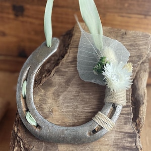 Personalized horseshoe – lucky charm gift for weddings, iron weddings, housewarming gifts, anniversaries, etc. – horseshoe decoration