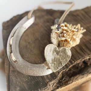Horseshoe decoration with natural dried flowers and personalization