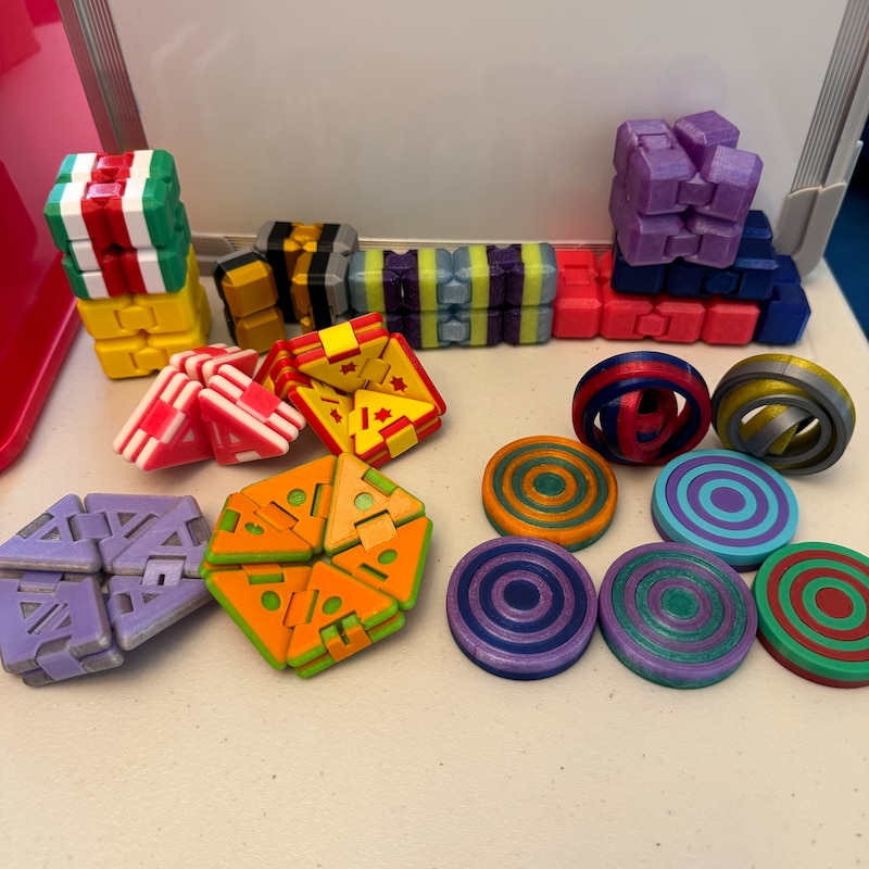 Triangle Fidget - Etsy