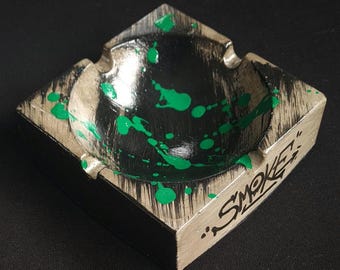 SPLAT GREEN / Ashtray / Handmade / Graffiti / Concrete / Street Art / Urban / Decor