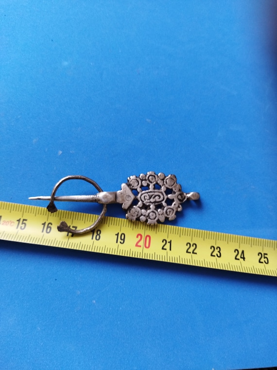 Old small Berber silver fibula. - image 7