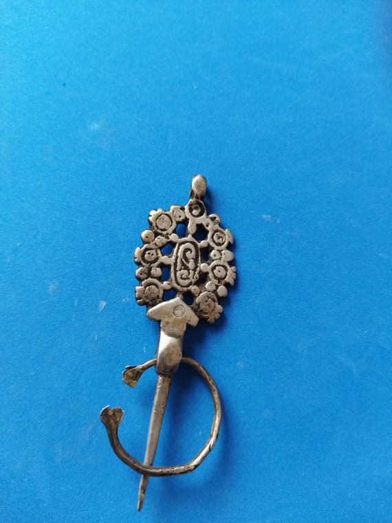 Old small Berber silver fibula. - image 5